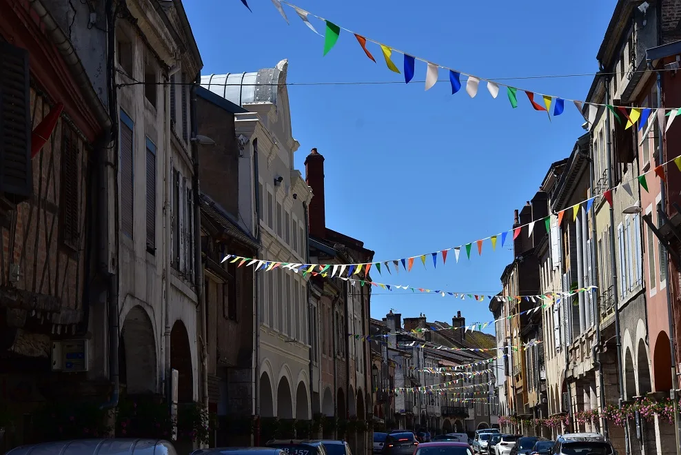 La Grande Rue et les arcades de Louhans